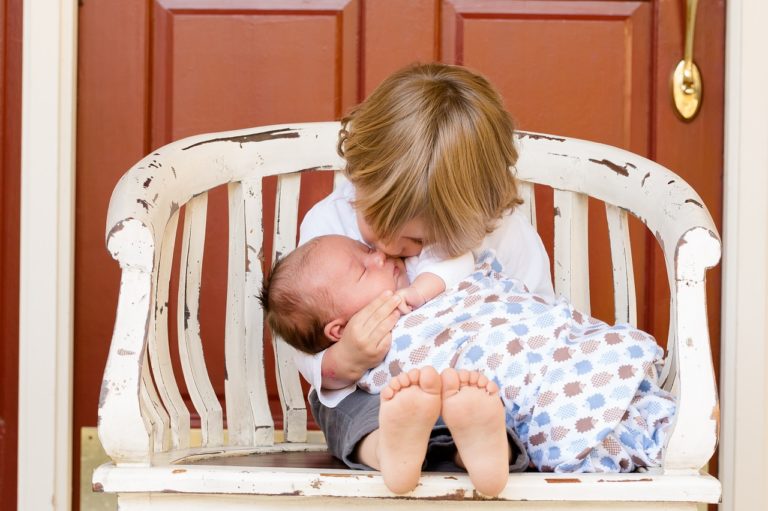 Tips to Prepare Your Toddler for the Arrival of a New Baby